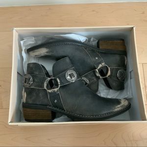 Chinese Laundry distressed ankle boot NIB 9.5